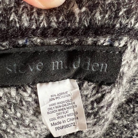 LIKE NEW Steve Madden one size fits all grey/black pullover sweater. - Picture 3 of 5
